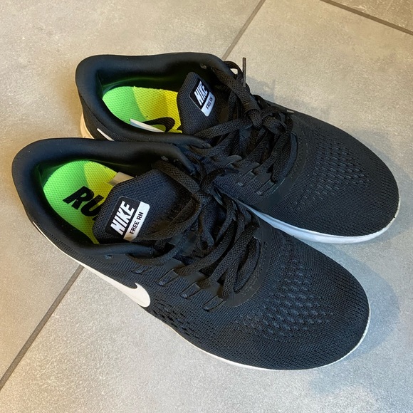 Nike Shoes - Nike Classic Free RN Running Shoes